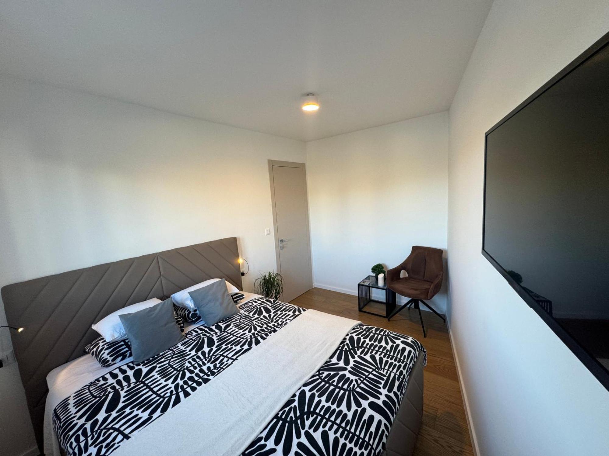 Abyss New Near The With Private Garage Apartment Split